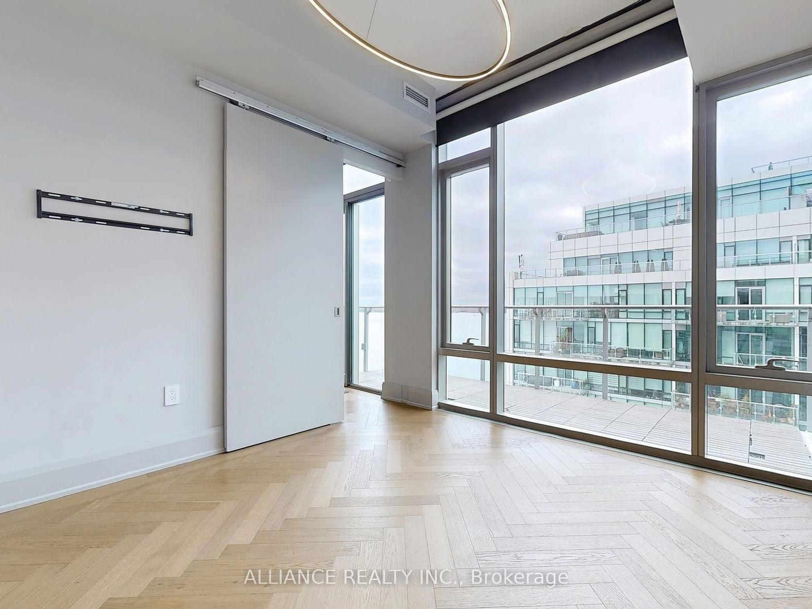 39 Queens Quay E, unit 1023 for rent