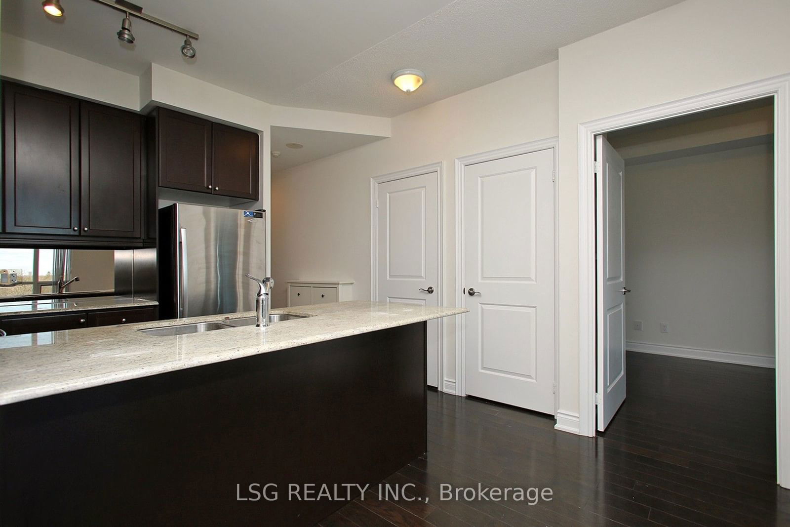 20 Bloorview Pl, unit 713 for rent