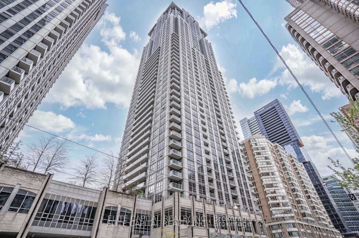 761 Bay St, unit 811 for rent