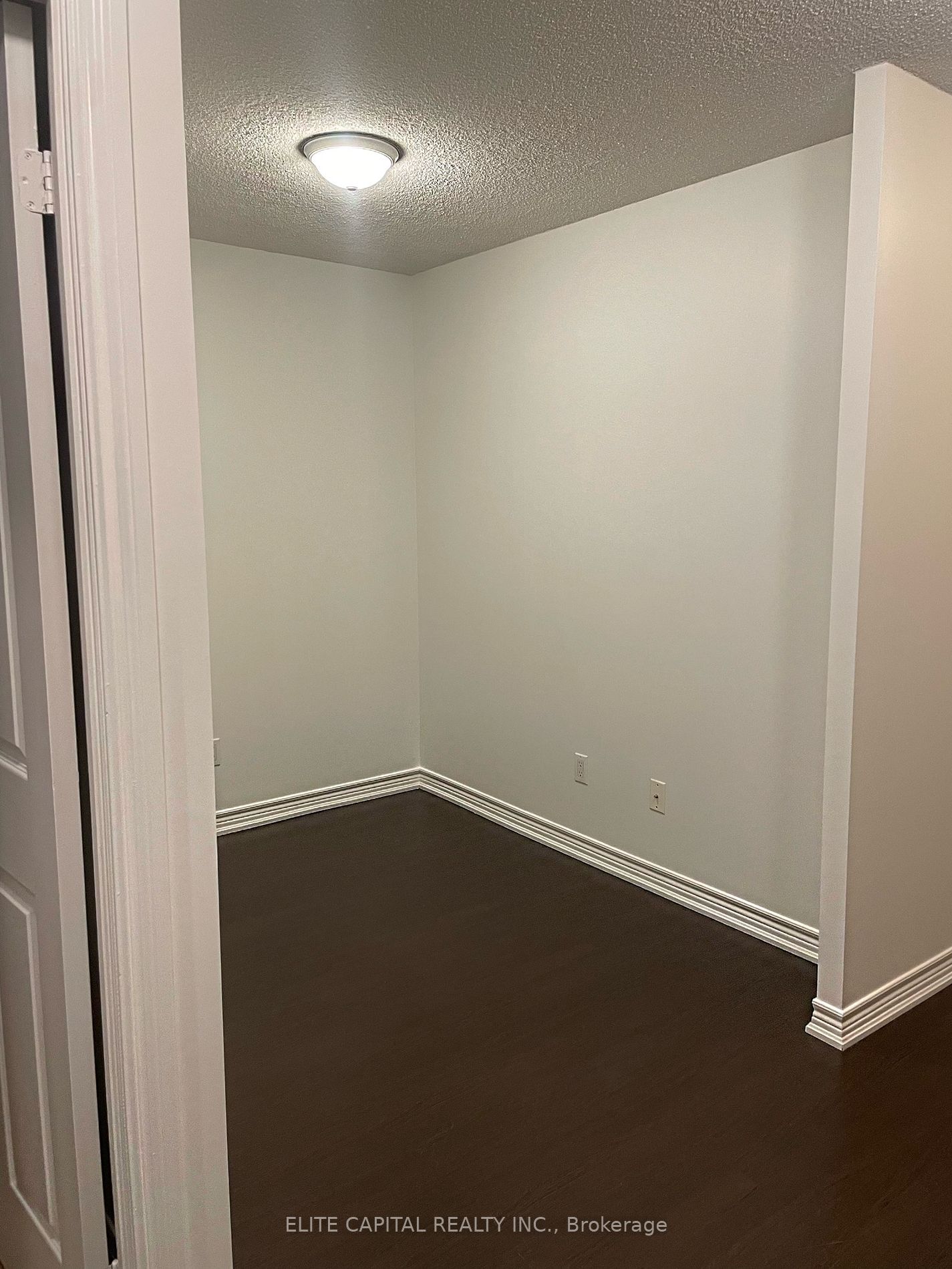 761 Bay St, unit 811 for rent