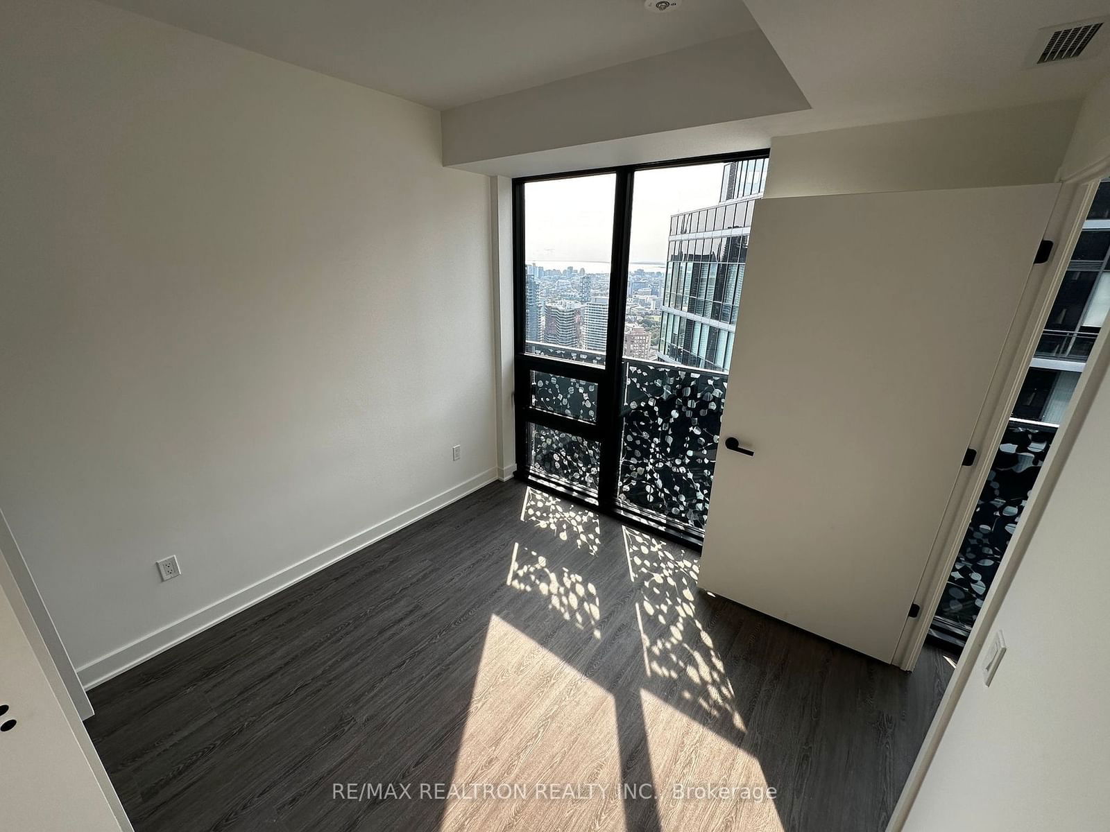 55 Charles St E, unit 4706 for rent