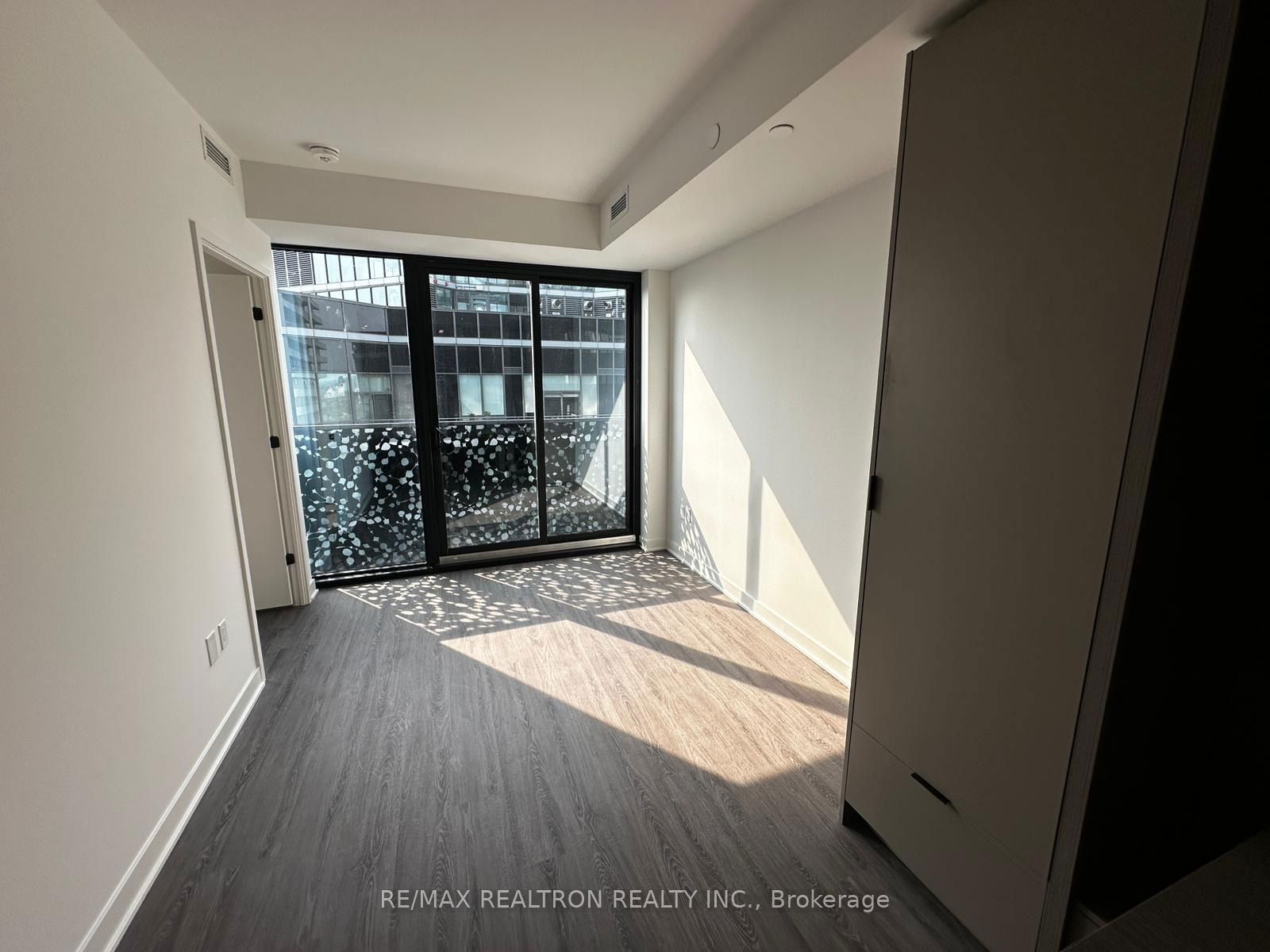 55 Charles St E, unit 4706 for rent