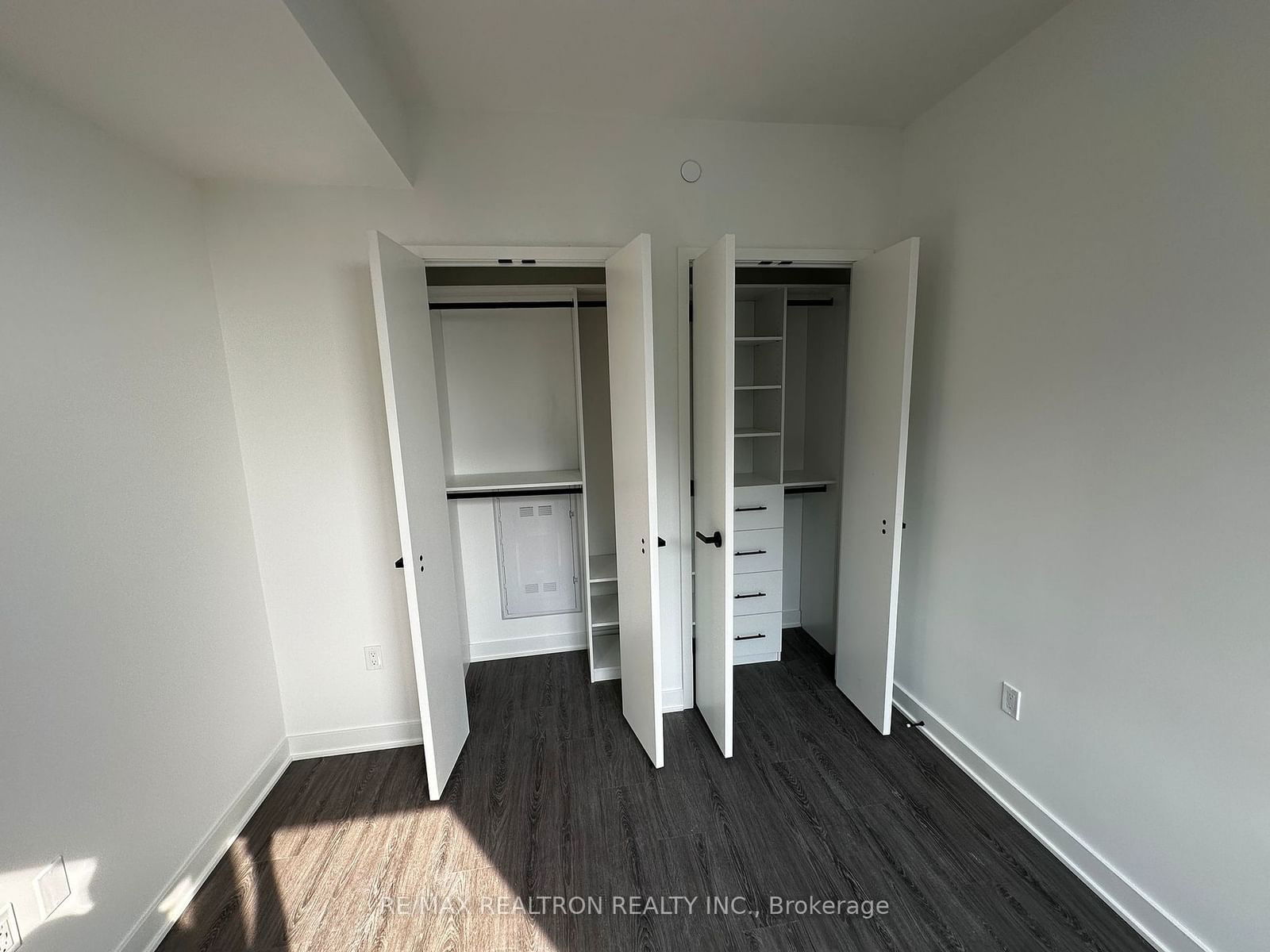 55 Charles St E, unit 4706 for rent