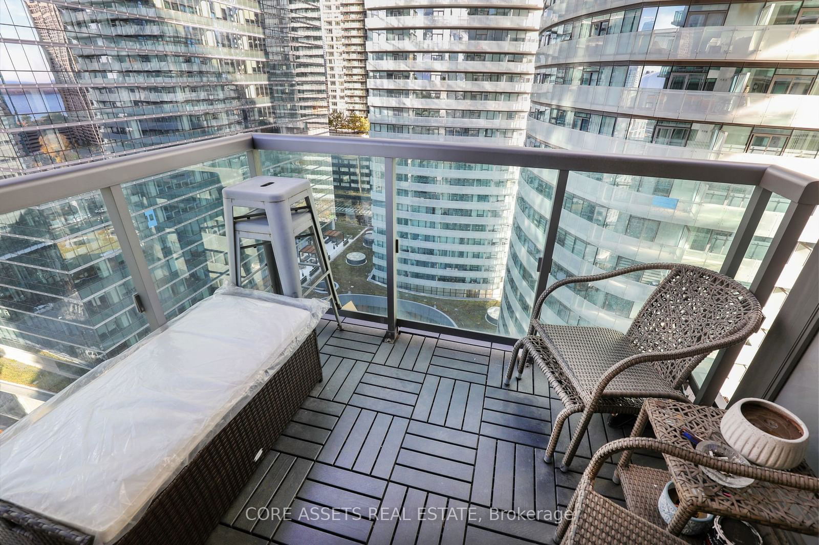 19 Grand Trunk Cres, unit 2306 for rent