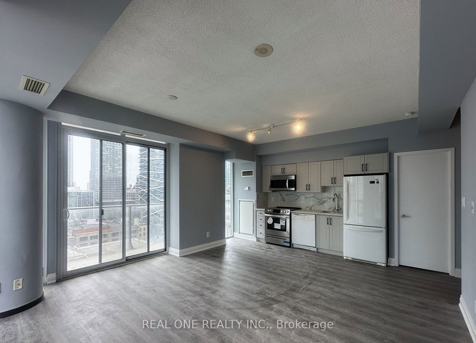 126 Simcoe St, unit 1408 for rent