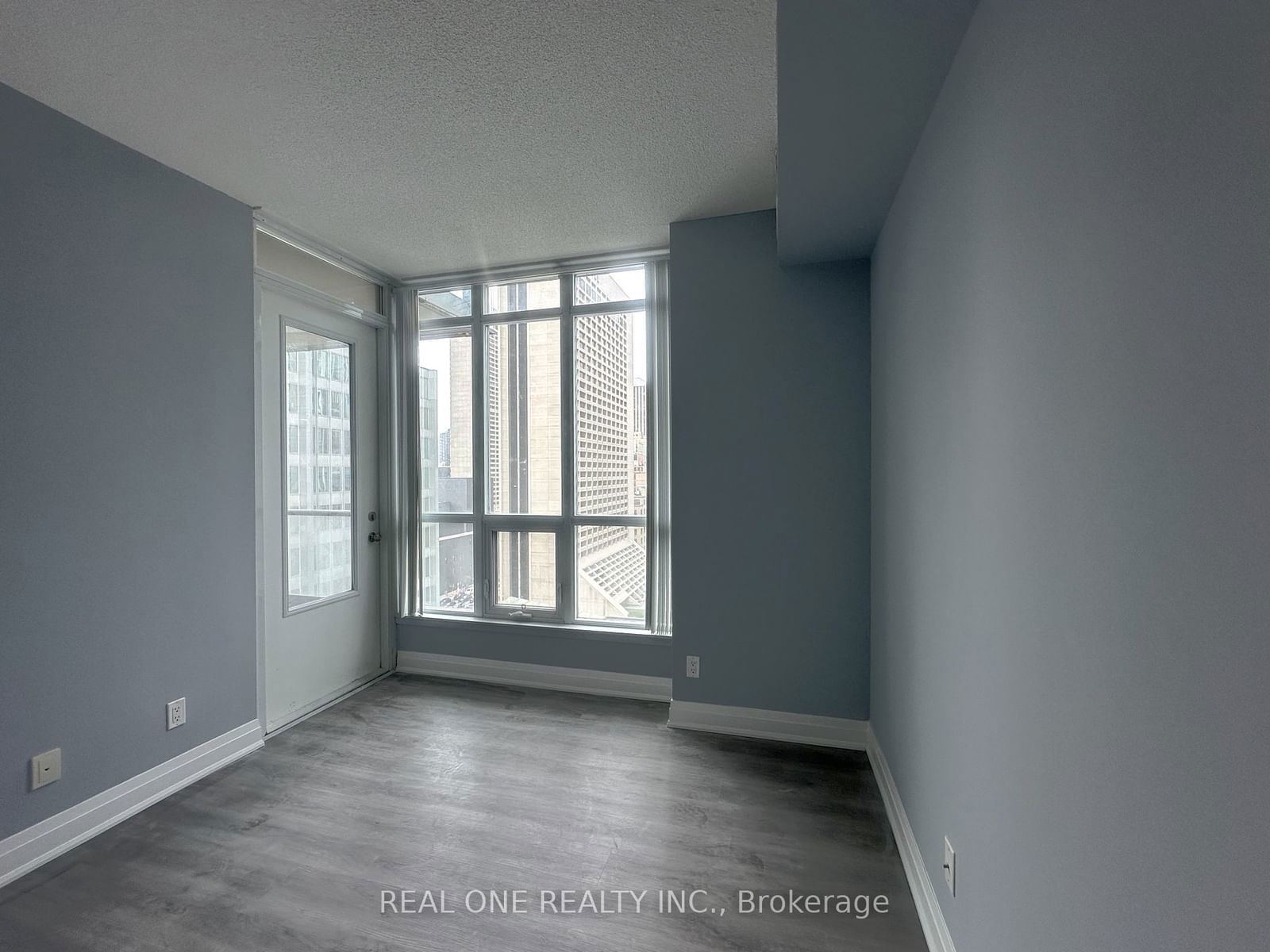 126 Simcoe St, unit 1408 for rent