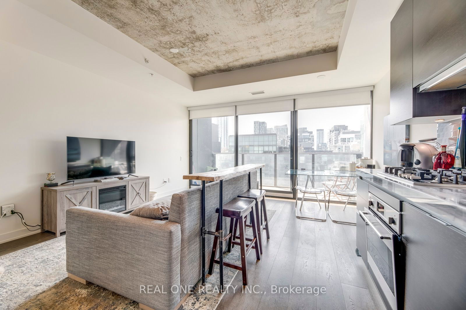 629 King St W, unit 913 for sale