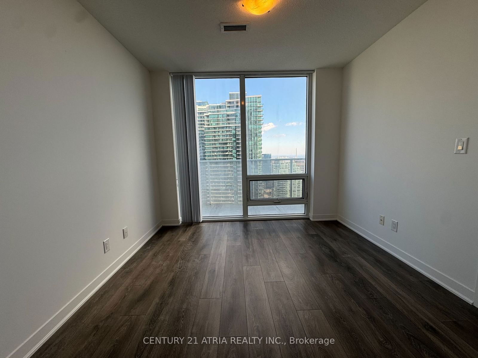 88 Harbour St, unit 3905 for rent