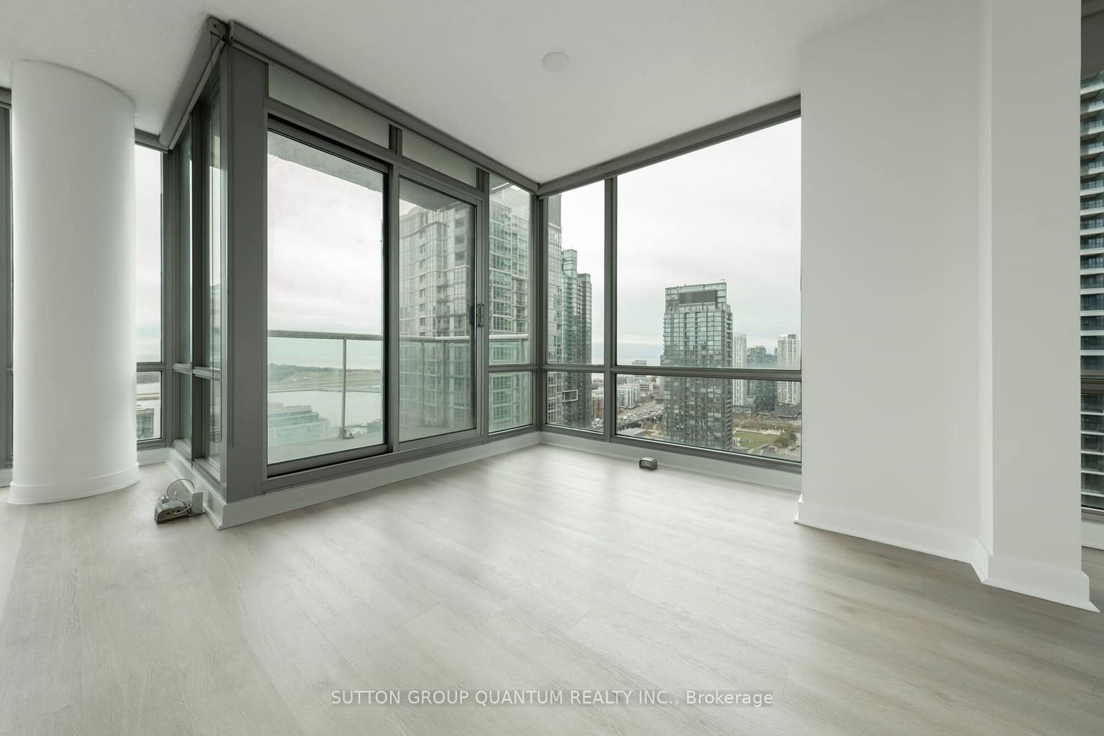 81 Navy Wharf Crt, unit 3705 for rent