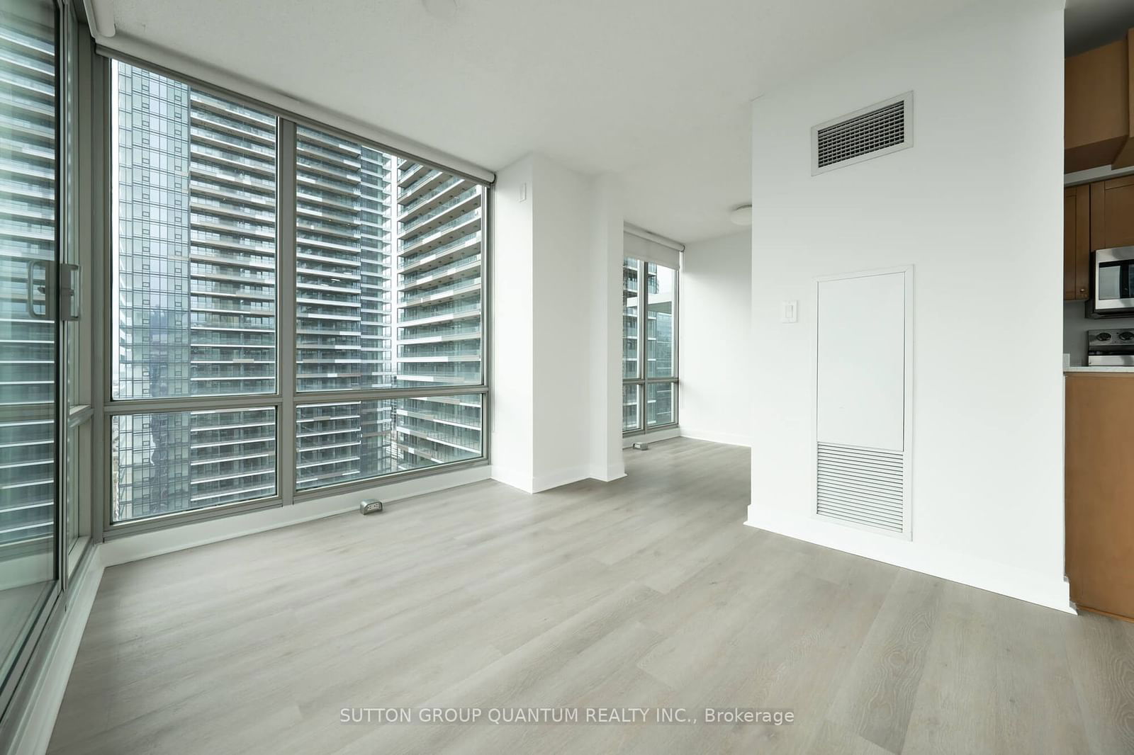 81 Navy Wharf Crt, unit 3705 for rent