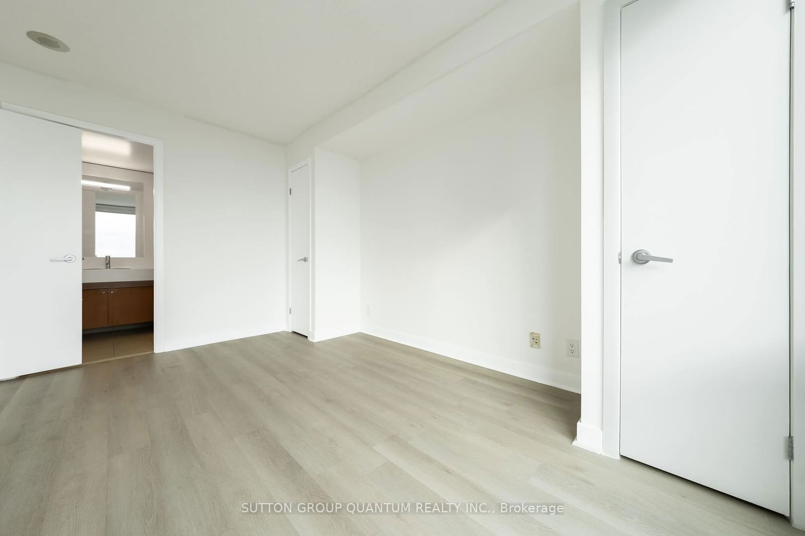 81 Navy Wharf Crt, unit 3705 for rent