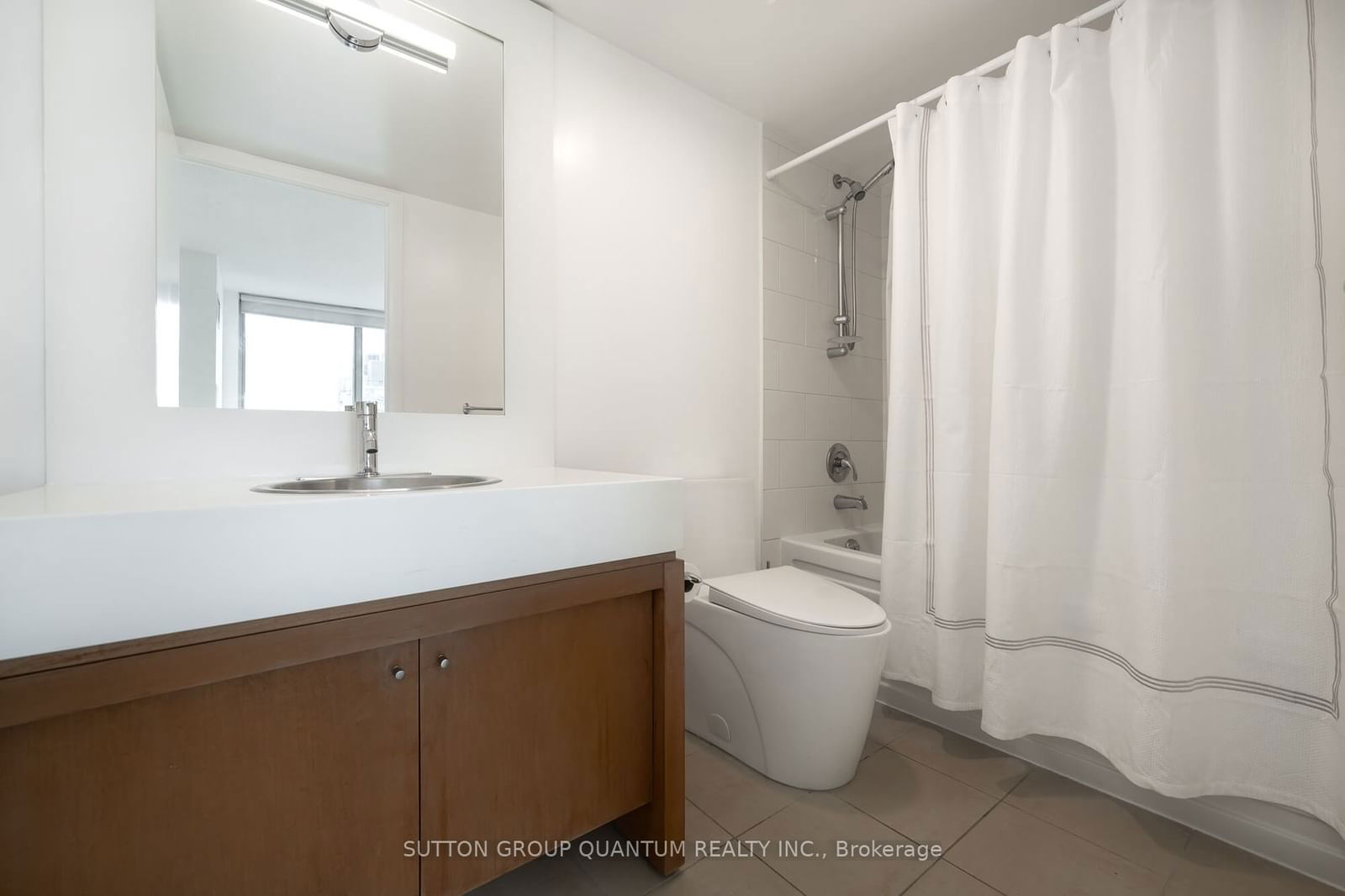 81 Navy Wharf Crt, unit 3705 for rent