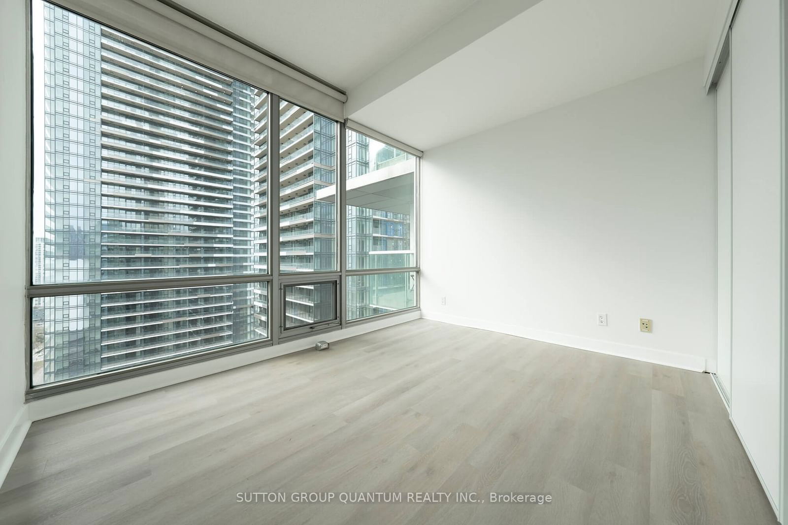 81 Navy Wharf Crt, unit 3705 for rent