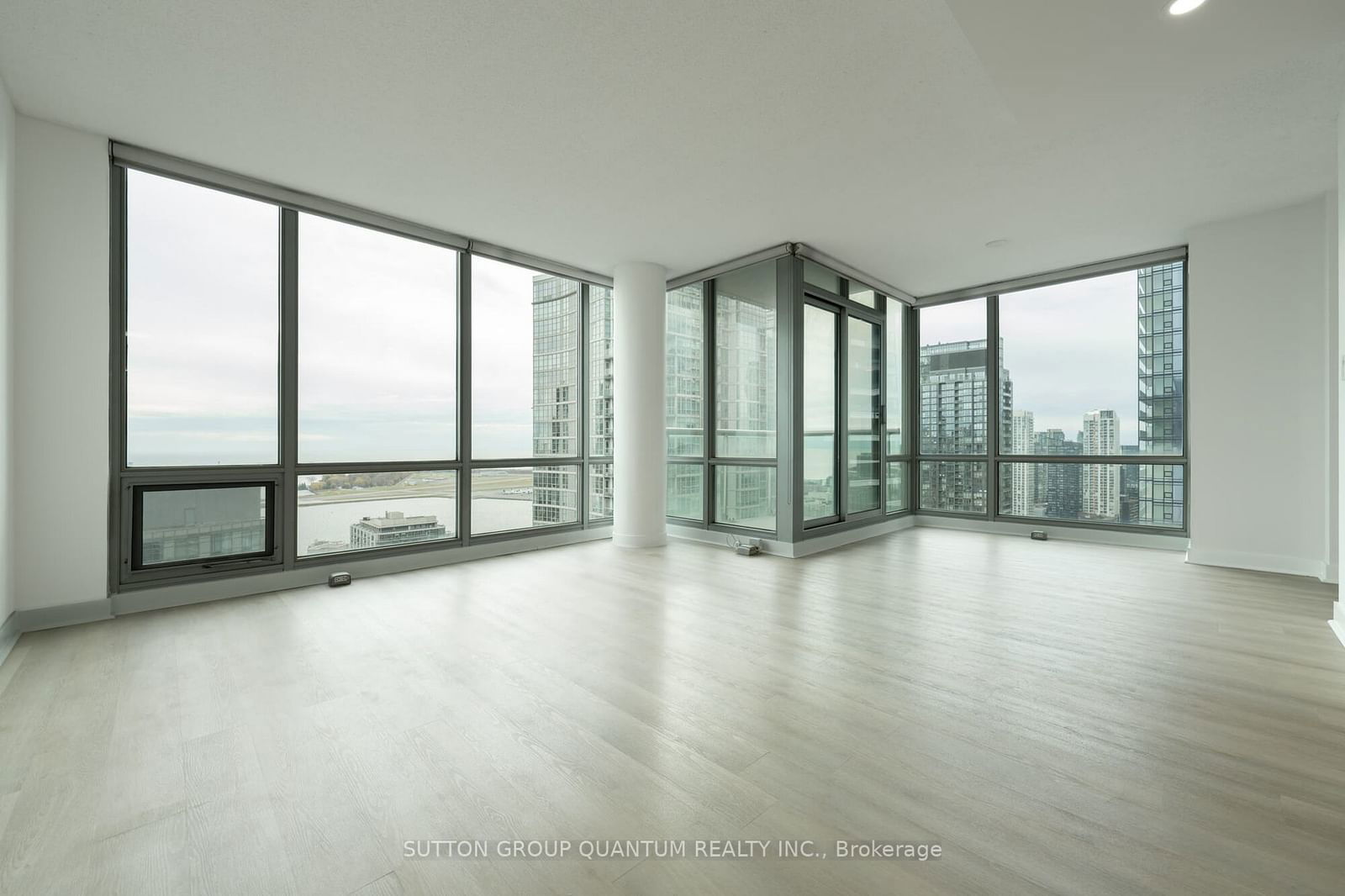 81 Navy Wharf Crt, unit 3705 for rent