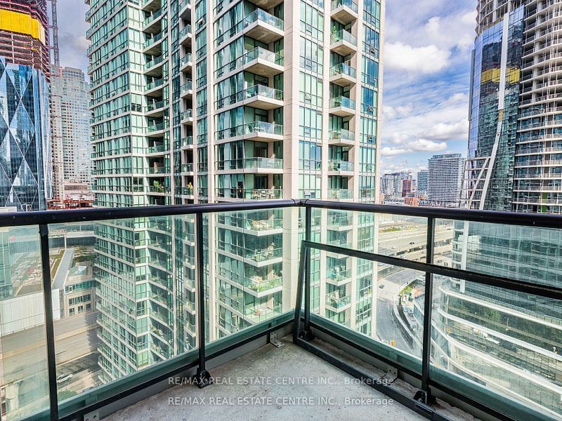 12 Yonge St, unit 2002 for rent