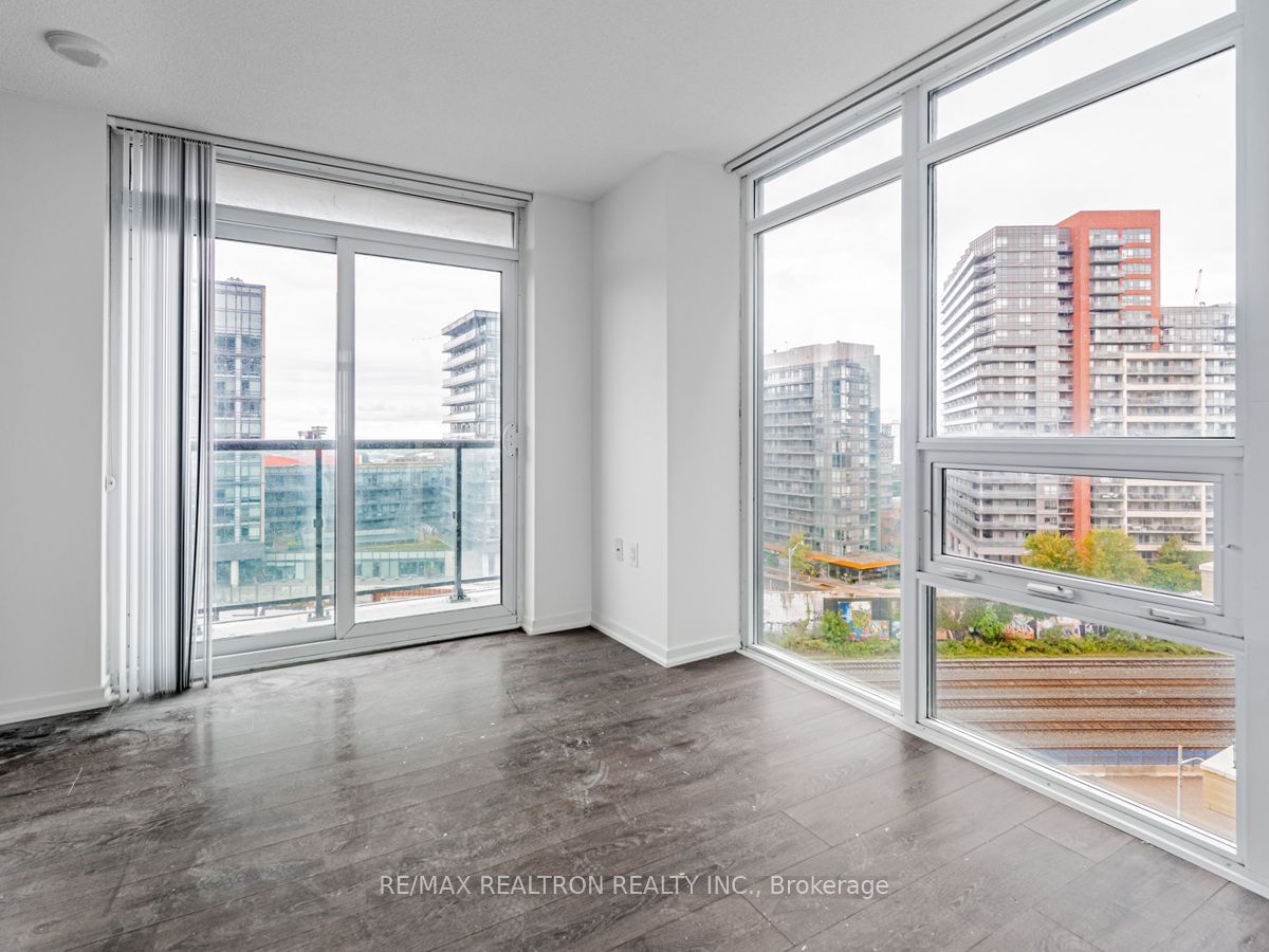 36 Lisgar St W, unit 223W for rent