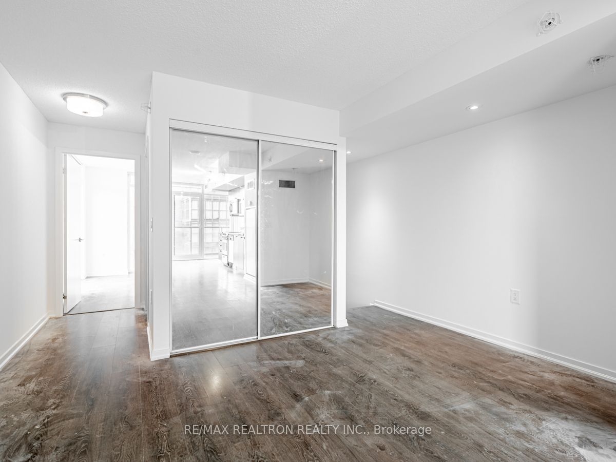 36 Lisgar St W, unit 223W for rent