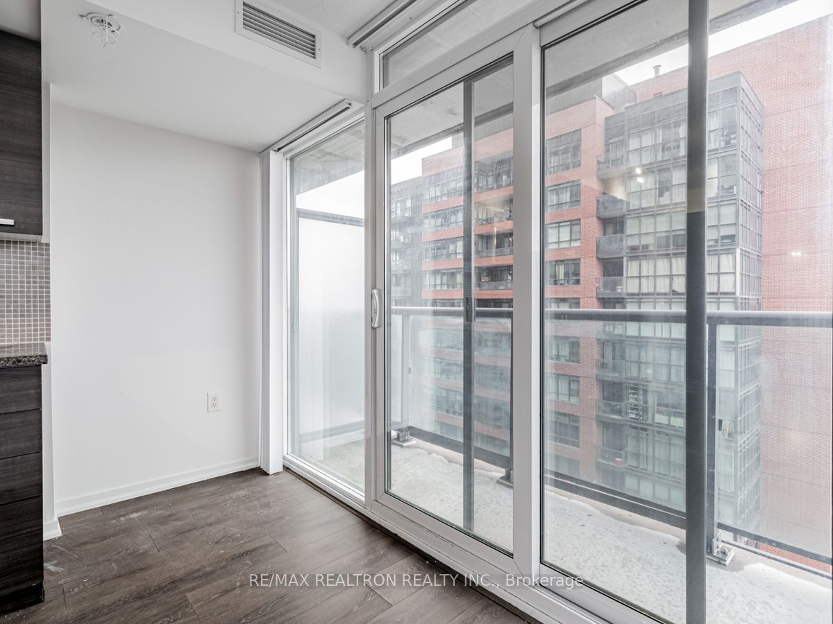 36 Lisgar St W, unit 223W for rent