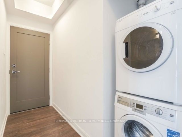 42 Charles St E, unit 2407 for rent