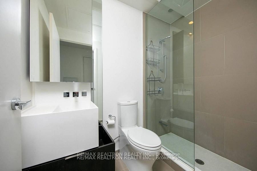 1 Bloor St E, unit 4203 for rent