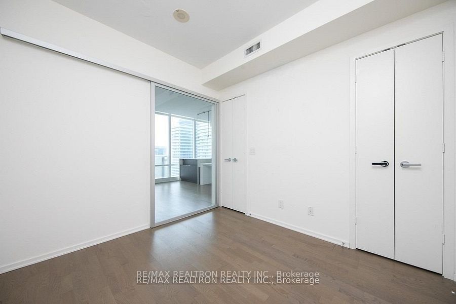 1 Bloor St E, unit 4203 for rent