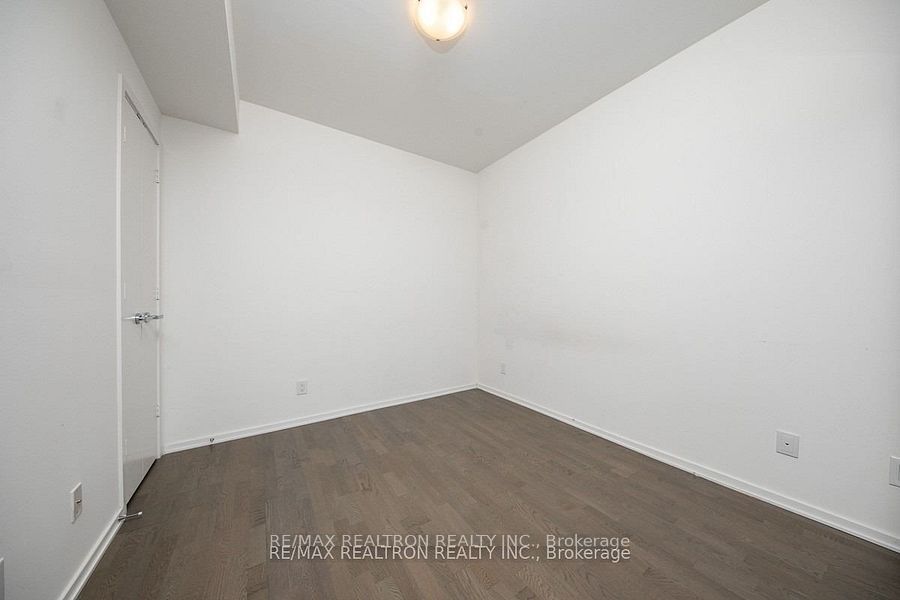 1 Bloor St E, unit 4203 for rent