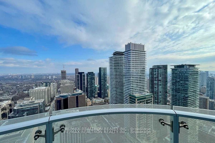 1 Bloor St E, unit 4203 for rent