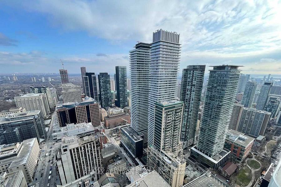 1 Bloor St E, unit 4203 for rent