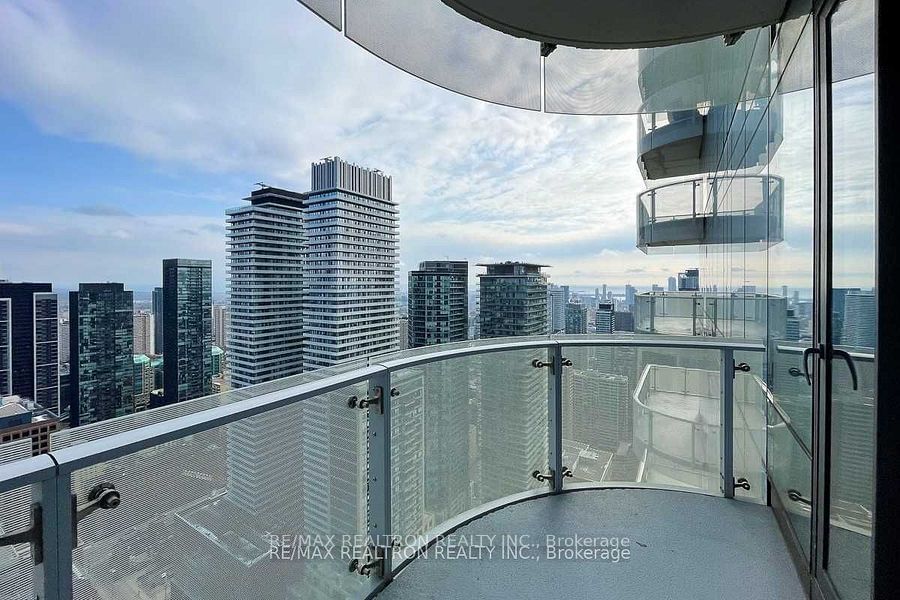 1 Bloor St E, unit 4203 for rent