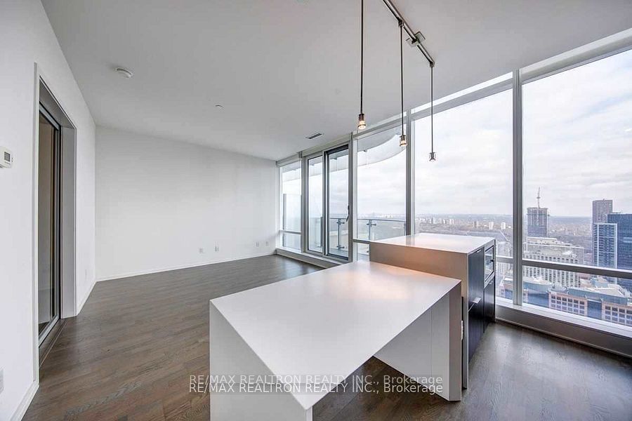 1 Bloor St E, unit 4203 for rent