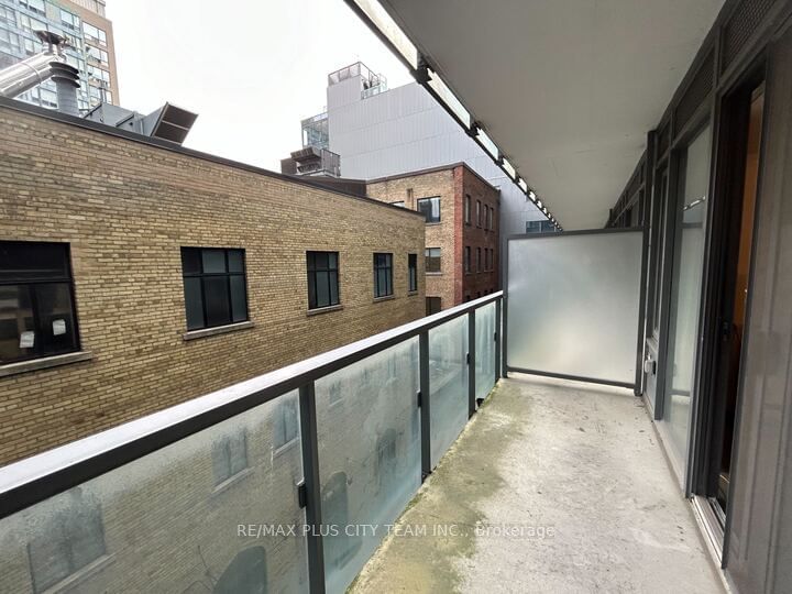 60 Colborne St, unit 419 for rent