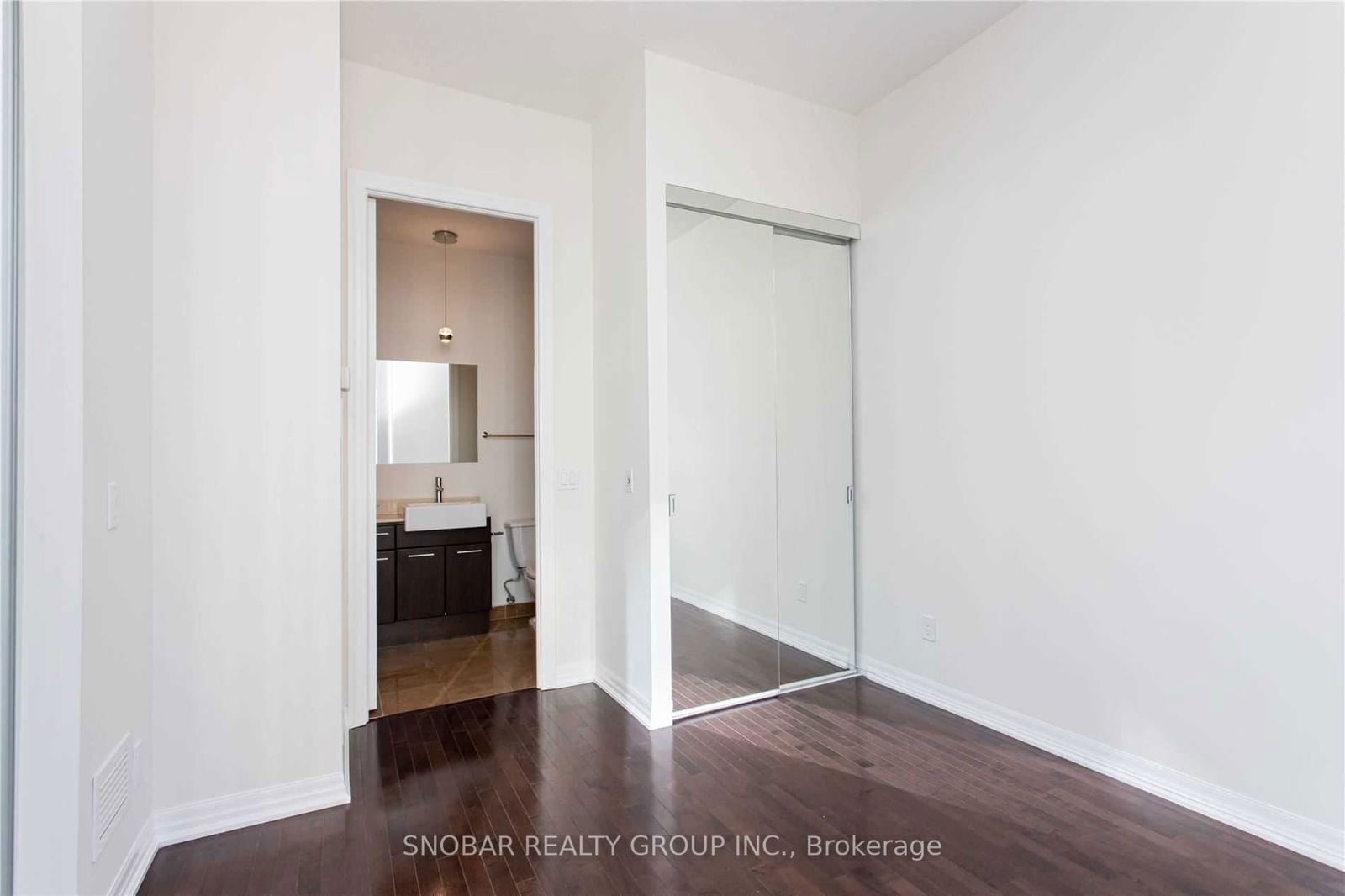 770 Bay St, unit Ph-106 for rent