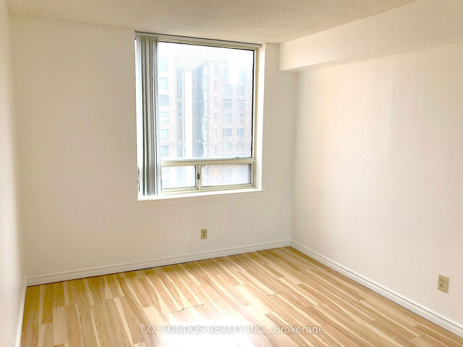 633 Bay St, unit 1808 for rent