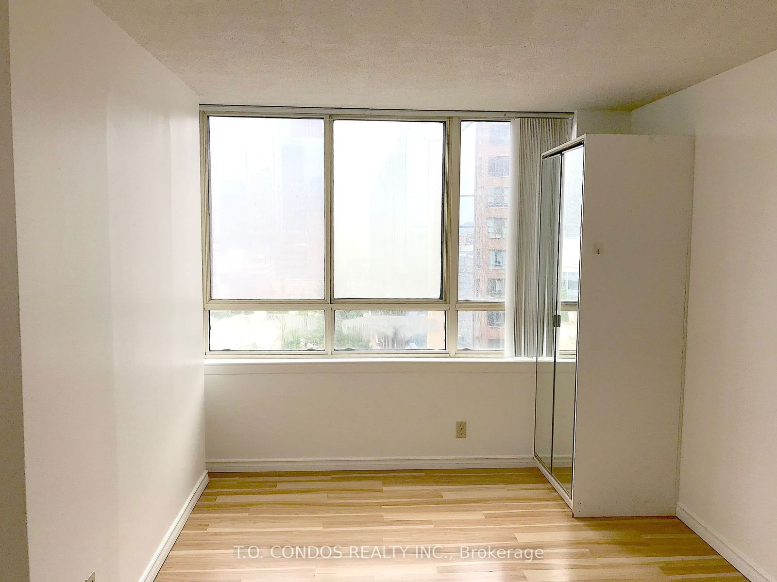 633 Bay St, unit 1808 for rent