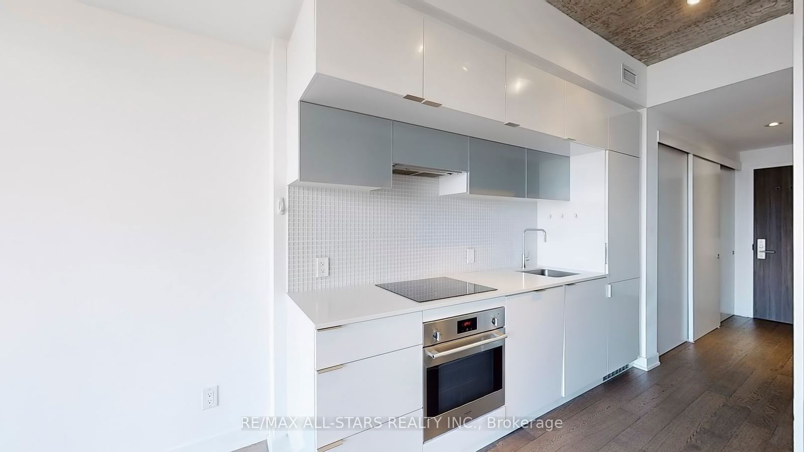 185 Roehampton Ave, unit 907 for sale