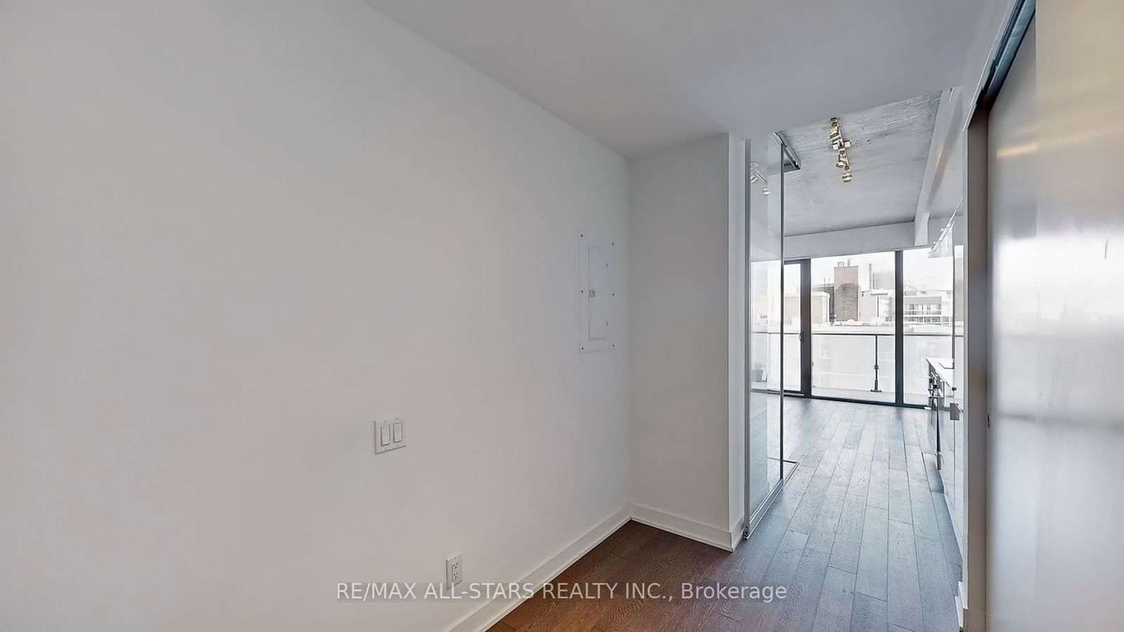 185 Roehampton Ave, unit 907 for sale