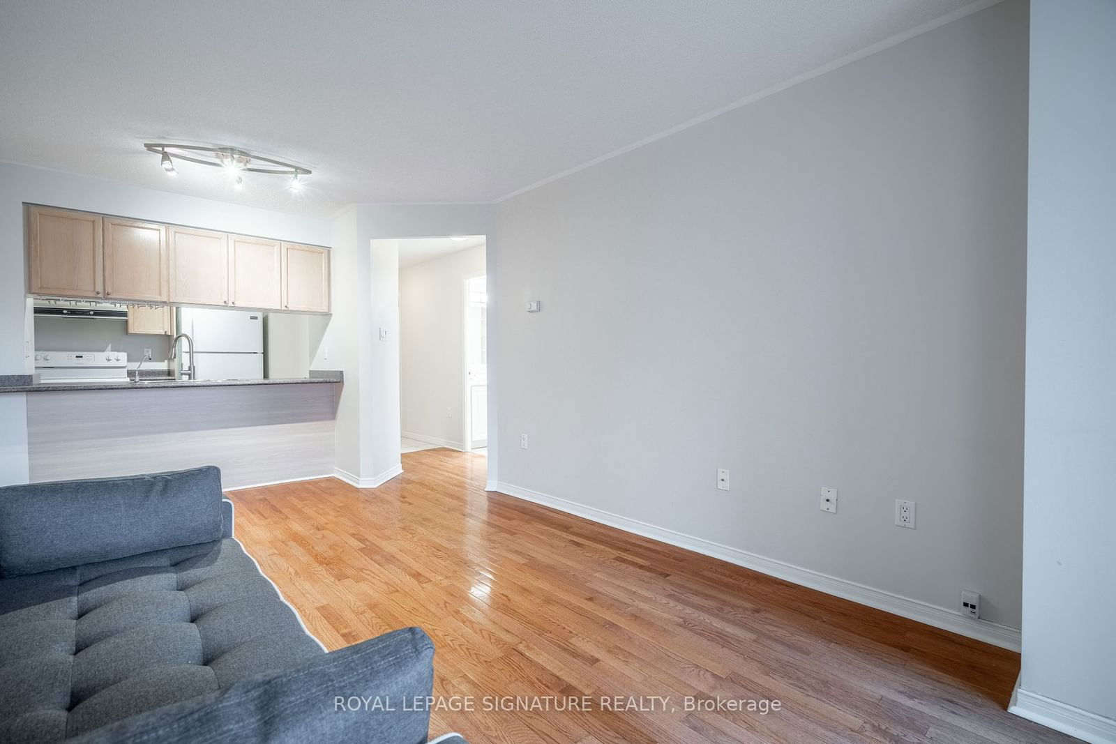 887 Bay St, unit 310 for rent