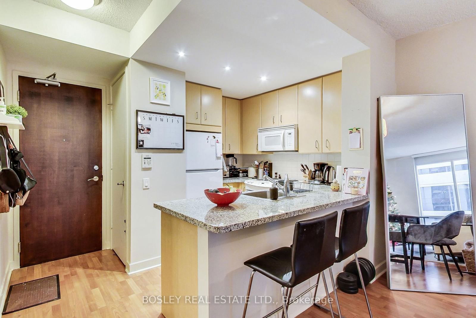 85 Bloor St E, unit 1007 for rent