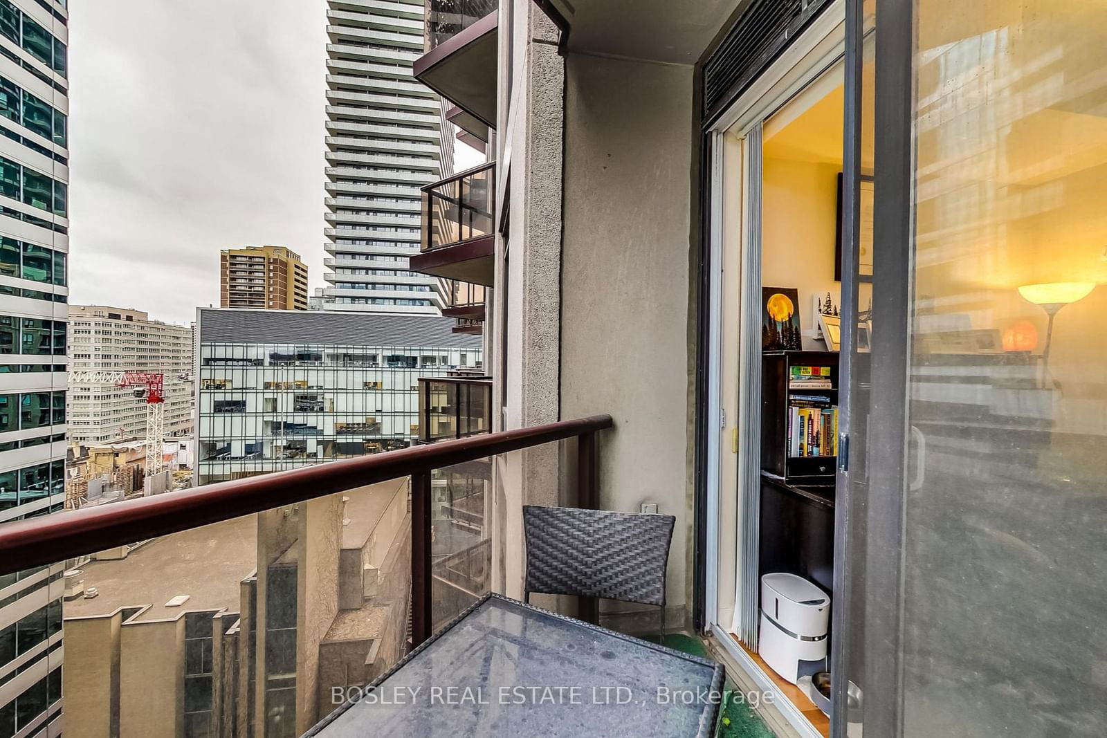 85 Bloor St E, unit 1007 for rent