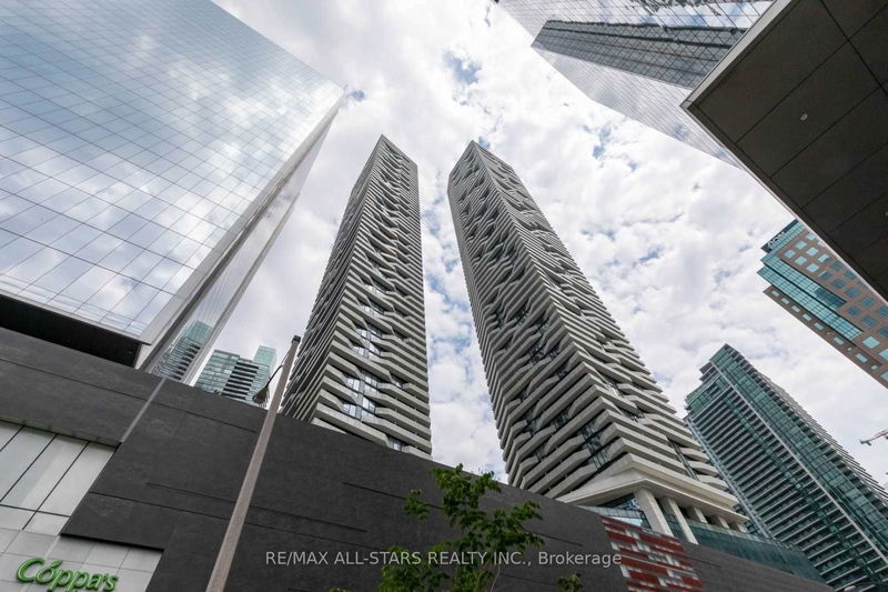 100 Harbour St, unit 2803 for rent