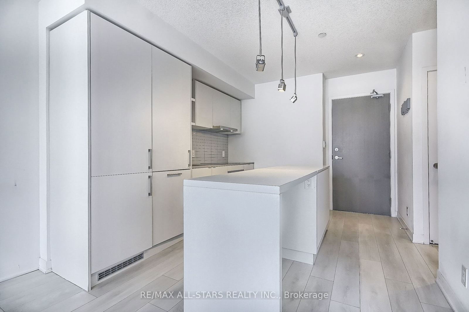 100 Harbour St, unit 2803 for rent