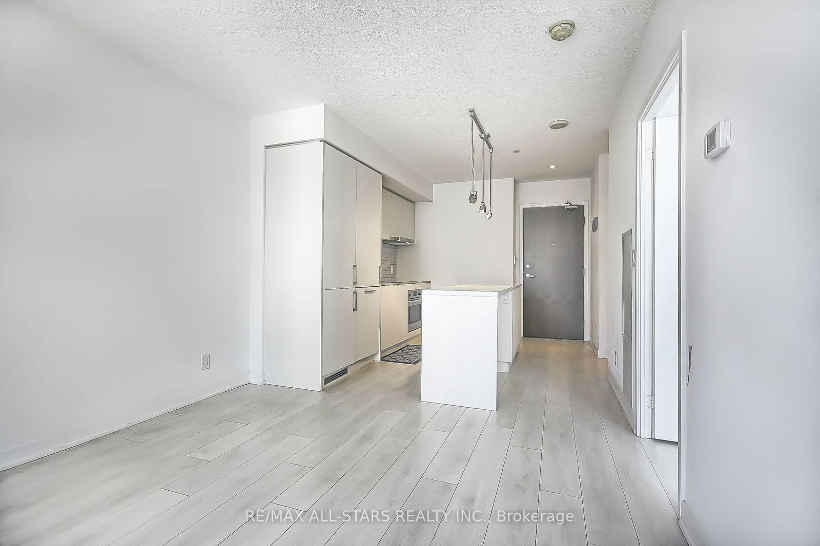 100 Harbour St, unit 2803 for rent