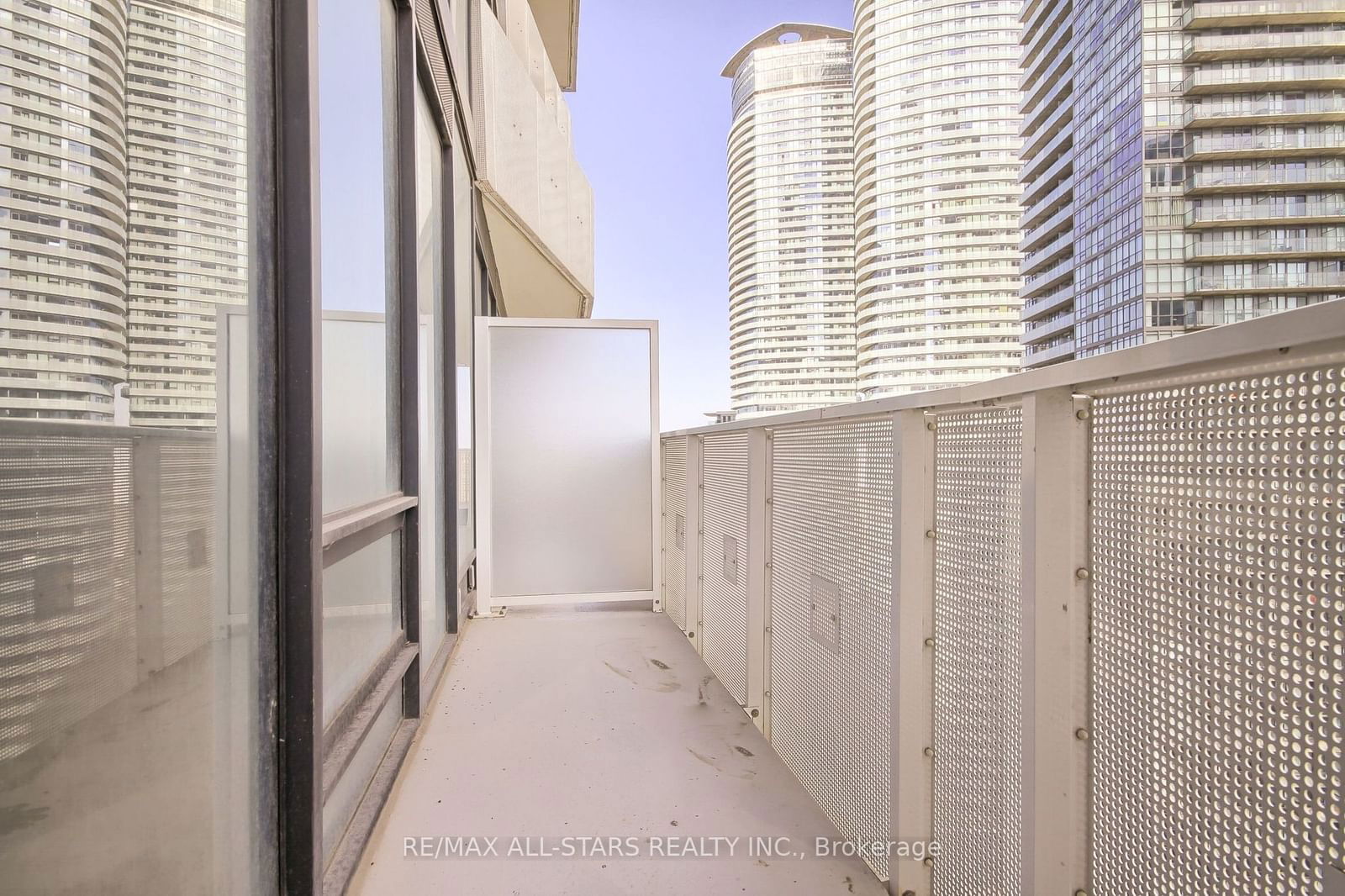 100 Harbour St, unit 2803 for rent