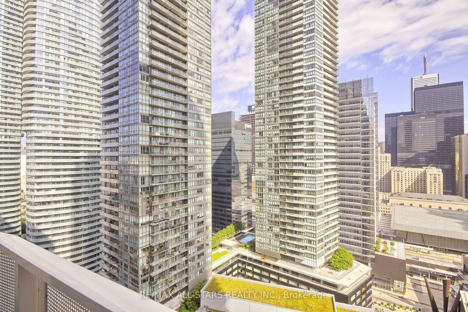 100 Harbour St, unit 2803 for rent