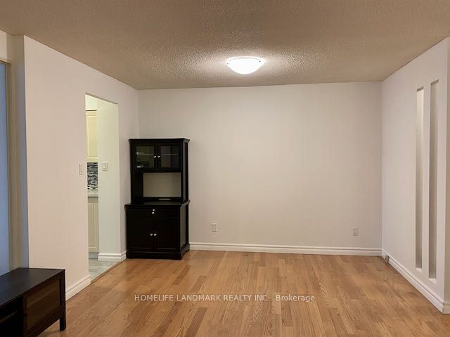 633 Bay St, unit 2621 for rent