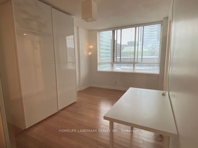 633 Bay St, unit 2621 for rent