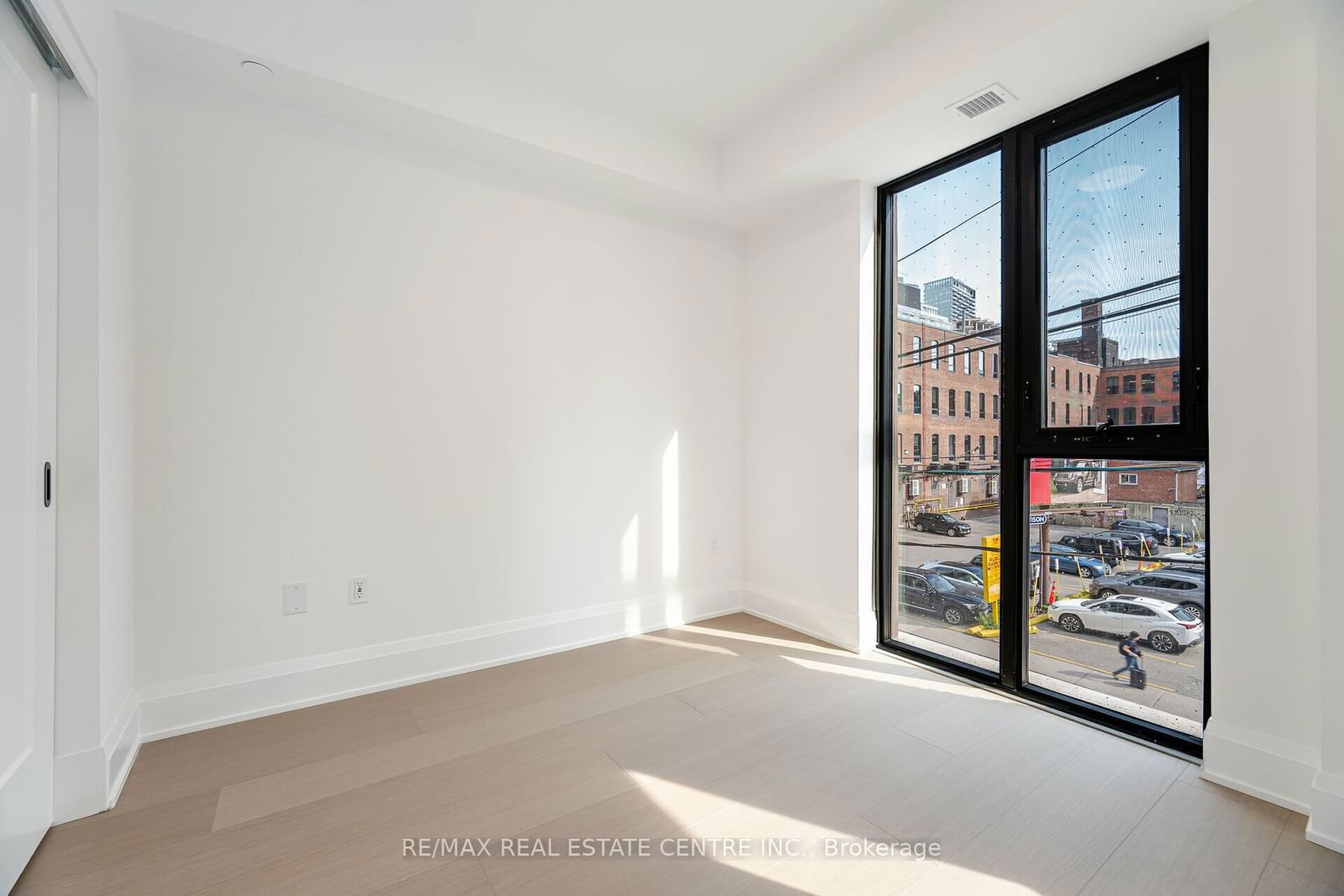 123 Portland St, unit 210 for rent