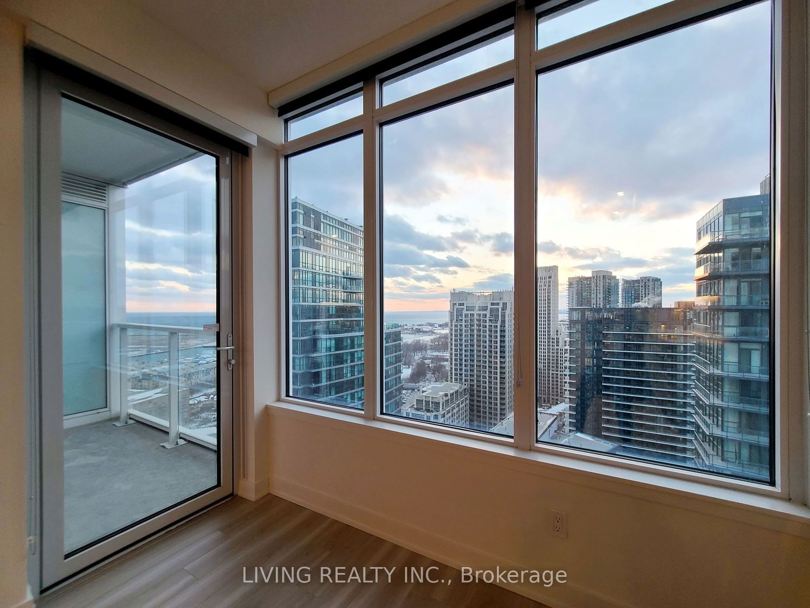 19 Bathurst St, unit 3115 for rent