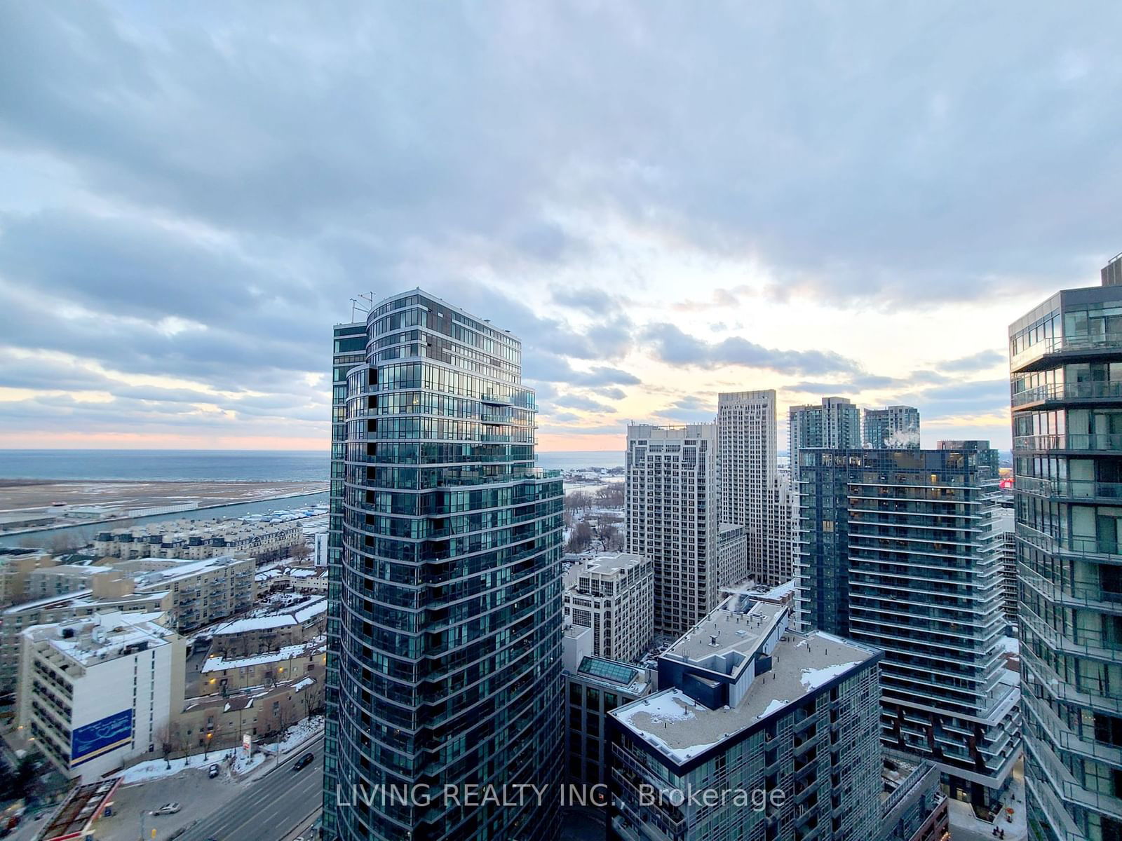 19 Bathurst St, unit 3115 for rent