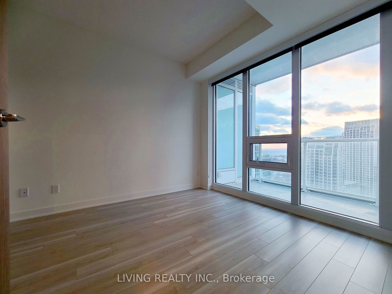 19 Bathurst St, unit 3115 for rent